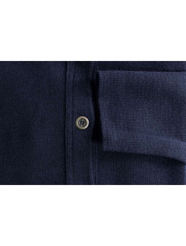 Pure wool buttoned jacket comfort fit, with two pockets.