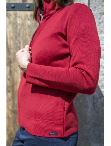Veste zippée rouge en pure laine coupe ajustée