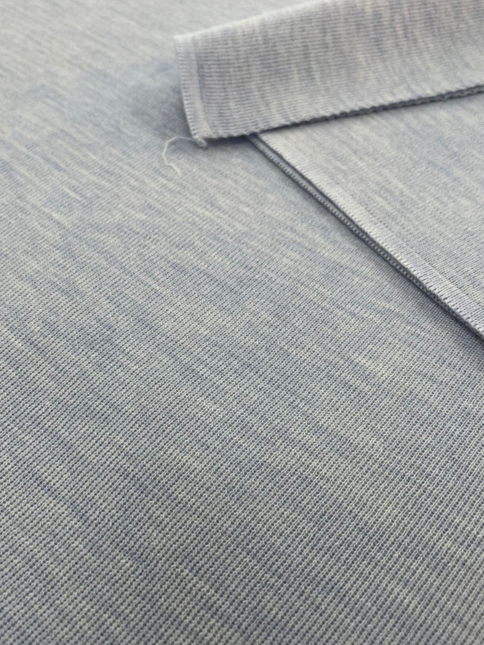 Gros plan sur une maille en pure laine mérinos