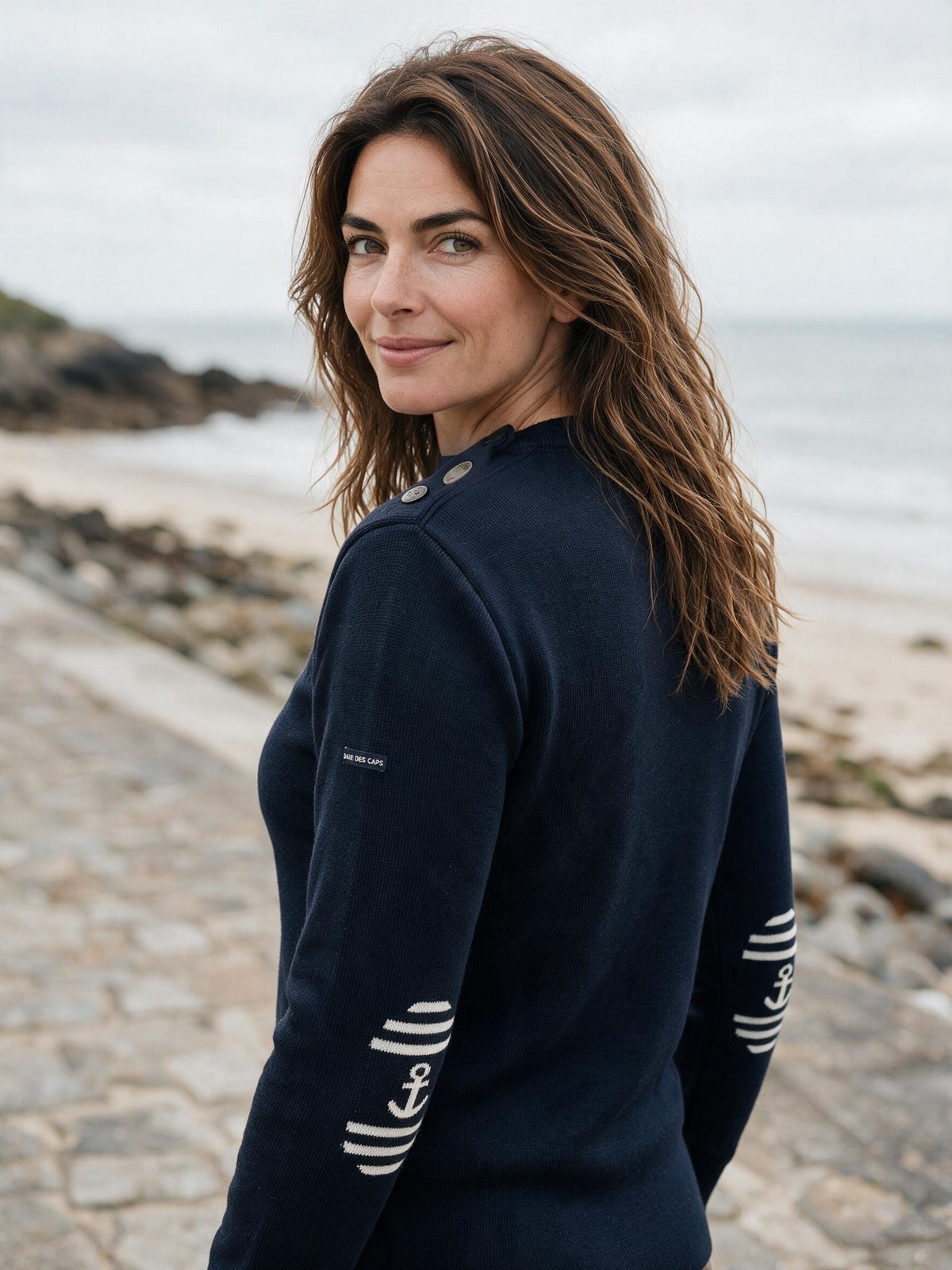 Pull marin femme à coudières Ancre rayée, bleu marine, 100 % laine vierge – coupe ajustée, vue de dos – Baie des Caps