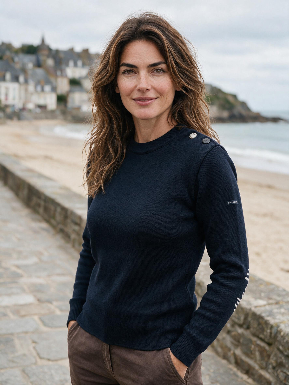 Pull marin femme à coudières Ancre rayée, bleu marine, 100 % laine vierge – coupe ajustée, vue de face – Baie des Caps