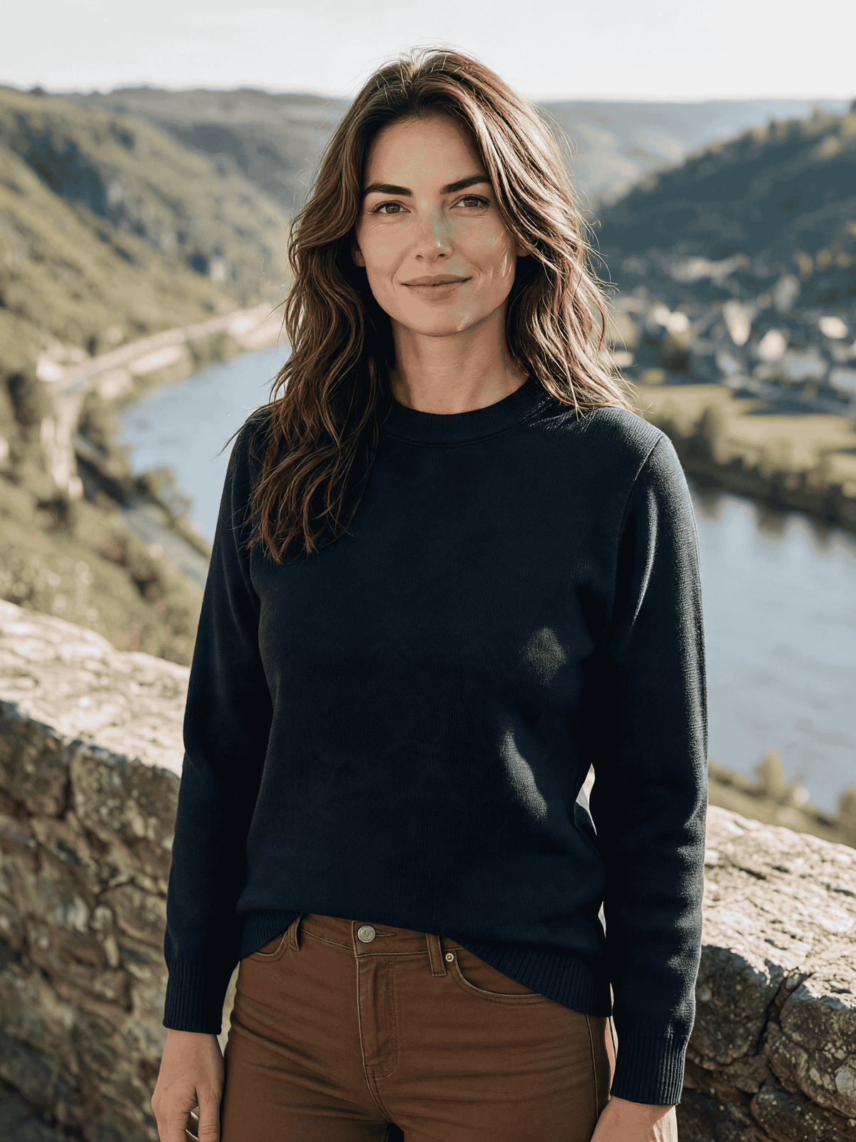 Pull col rond Faouet femme, bleu marine, 100 % laine vierge – vue de face (fond détouré) – Baie des Caps