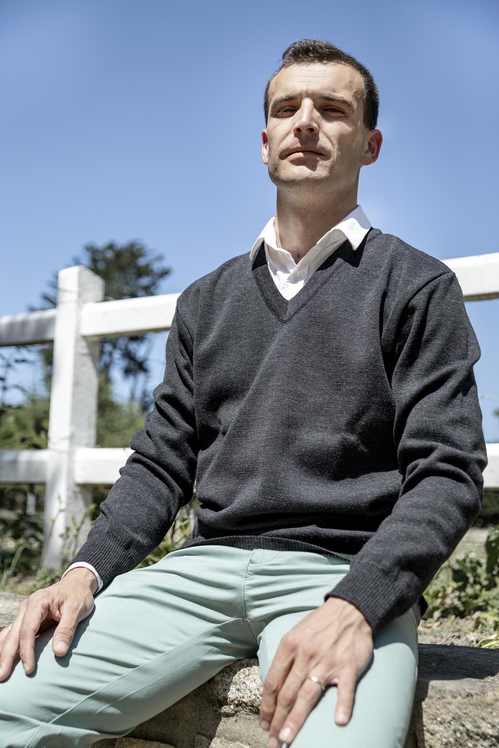 Pull homme col V anthracite